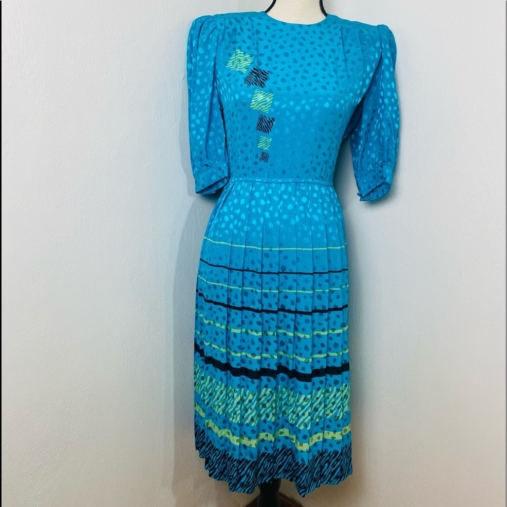100% Silk. Papell  Petites  Blue  Dress.  Sz  4